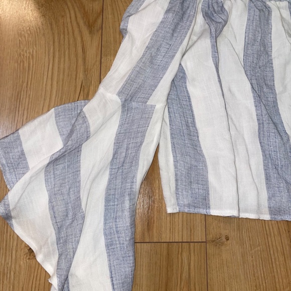 LF Seek The Label  XS. Off-shoulder, Bell sleeve, Linen - Picture 3 of 10